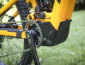 Der Sram Eagle Powertrain-Motor basiert auf dem bewährten Brose Drive S, den auch Specialized im Turbo Levo nutzt. Das Aggregat ist enorm durchzugsstark, liefert auch bei niedrigen Kadenzen viel Power und  arbeitet in allen Lebenslagen ausgewogen.