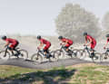 Das Pushen ist die wichtigste Fahrtechnik auf dem Pumptrack und gleichzeitig eine geniale Übung fürs Biken im Gelände.
