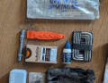 Werkzeug: Inbusset, Kettenwachs, Tubeless-Repair-Kit, Kompressor, Notfallschlauch