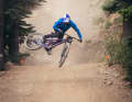 Das Marin Quake in Action. Teamrider Matt Jones stellt es quer in der Luft. Yes, Sir!.