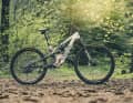 Endlich gibt es das neue Rockshox Flight Attendant System auch für Trail-, Allmountain und Enduro-Bikes, wie dieses Canyon Spectral von Braydon Bringhurst.