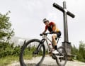 Markieren moderne Marathon-Fullys den Gipfel der Evolution des Mountainbikens? BIKE-Redakteur Jan Timmermann macht ernst und testet drei Racebikes im Mehrtages-Rennen.
