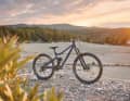 Dafür sorgen diverse Eigenschaften, die das Enduro zu einem vielseitigen MTB machen sollen.