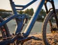 Radon hat das neue Jab MX präsentiert. Das Enduro-MTB kommt im Mullet-Setup und wird in drei Versionen erhältlich sein.