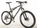 State of the Art 2005: Das Radon-Fully Walter Röhrl Edition. Heute mutet das 26-Zoll-Bike mit geraden Alu-Rohren und 3-fach-Kettenplatt sehr antiquiert an.