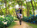 Wheelie in der Gartenanlage – geht immer.