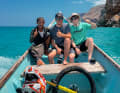 „Paradies der Piraten" nennt Elias sein neustes Abenteuer. Dazu reiste er mit seinem Foto- und Filmteam auf eine Insel nahe der somalischen Küste.