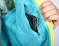 Die Tasche an der Innenseite der Endura-Jacke hält das Handy griffbereit.