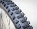 Ebenfalls so altbekannt wie beliebt: Minion DHR II von Maxxis. Die breiten Mittelstollen generieren viel Traktion.