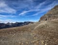 Schön staubig fliegt es sich anfangs hinein ins Westalpen-Panorama.