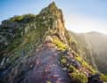 Loses Geröll und griffiges Vulkangestein. Die streitbarsten Widersacher auf Gran Canaria sind Dornen und messerscharfe Felsen.