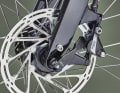 Gebremst wird mit 160-mm-Schreiben an der Sram Rival.