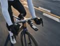 Für Radsportler, die nicht nur Bilder, sondern auch den Sound ihrer Fahrten einfangen möchten, bietet die Insta360 X5 einen eingebauten Windschutz und einen verbesserten Audio-Algorithmus.