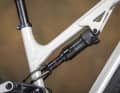 Der Rockshox Deluxe-Dämpfer quetscht 150 mm Federweg aus dem Heck des Rockrider.