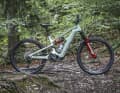 Unser Canyon Strive:On CFR Testbike mit Zeb Ultimate und dem neuen Vivid Coil. Rot und Grün, das funktioniert einfach.