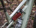 Im Testbike montiert: Selbst im Canyon Strive:On wirkt der Rockshox Vivid Coil mächtig.