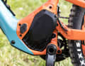 Der Dyname-Motor ist nicht nur eine Eigenproduktion von Rocky Mountain, sondern hat auch einen komplett eigenständigen Ansatz. Die Kurbel sitzt auf einem handelsüblichen Tretlager, der Motor treibt die Kette über ein zusätzliches Zahnrad oberhalb des Kettenblatts an.