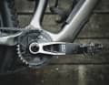 Ein echter Hingucker: die Sram X0 Eagle Alu-Kurbel.