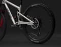 Mit dem S.150 will es Atherton der breiten Masse Biker ermöglichen, den Fahrspaß und die Technologien ihrer Bikes zu erleben. Am  einfachsten - oder besser gesagt am günstigsten - geht das mit dem  S.150.3.  Das erschwinglichstes Alu-All-Mountain kommt mit Marzocchi Bomber Luftdämpfer und Marzocchi Bomber Z1 Federgabel.  Beim Antrieb setzen die Athertons auf einen Mix aus NX- und GX-Komponenten von Sram. Preis: 4480 Euro.