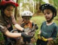 Wenn Kinder die Welt des Mountainbikes entdecken, sind sie mit den neuen Klamotten von Leatt bestens gekleidet.