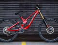Intense M1: Kommt als Worldcup-Variante mit Flipchips an drei Stellen am Bike und als Serienbike mit nur einem Flipchip.