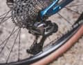 Neu: An der neuen Shimano XTR Di2 M0200 Funk-Schaltung setzen die Japaner auf ein abgerundetes Design, welches das Hängenbleiben erschweren soll.
