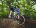 “König Karl” liebt nicht nur schnelle Bikes, sondern auch schnelle Autos. Bei der Shimano XTR Di2 M9200 sieht der Profi durchaus Parallelen.