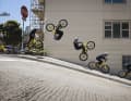 Mit seinem Trial-Bike gelingen Danny spektakuläre Stunts wie dieser Frontflip in den Straßen von San Francisco.