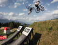 Harriet Burbidge-Smith (hinten) und Patrica Druwen (vorne) beim Crankworx Speed and Style in Innsbruck