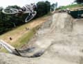 Vor wenigen Monaten nahm der Brausehersteller Red Bull Patricia unter Vertrag. Rampen, wie diese während des Greenhill Festivals, ist Patricia gewohnt. “Im Skatepark Biken macht dich so viel besser”, weiß Patricia.