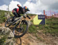 Myriam Nicole im Vollgas-Modus auf ihrem Vollgasbike in Leogang.
