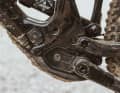 Specialized SL 1.1: Der Light-Antrieb im Vergleich bringt nicht einmal die halbe Maximalleistung (240 W) der starken Konkurrenten.  Dafür ist er 700 Gramm bis über ein Kilo leichter! Schade: trotzdem sehr laut. Fahrgefühl, App-Anbindung, Bedien-elemente und Display sind absolut Spitzenklasse.