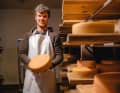 Die Rohstoff-Lieferanten für den hausgemachten Käse haben wir vorhin noch auf der Almwiese gestreichelt. | Fotograf: Max Dickerhoff
