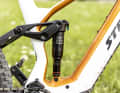 Rockshox' Deluxe-Select+-Dämpfer sorgt im Viergelenk-Hinterbau für viel Komfort.