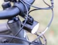 Der Lezyne Scheinwerfer bietet mit 500 Lumen ein sehr gutes Licht zum Pendeln und für den Alltag. Nur auf ein dezidiertes Fernlicht muss man hier noch verzichten.