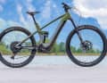 Ausgewogene Fahreigenschaften, tolle Ausstattung zum günstigen Preis: das Cube bietet einen Top Preis-Leistungs-Mix und gehört deshalb zu unseren E-Bike Testsiegern.