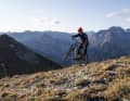 Stefan Migliorini gibt dem TP4 die Sporen. Der Turiner ist nicht nur eine italienische Downhill-Legende, sondern auch der Firmengründer und Chef von Thok.