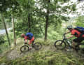 In diesem Kurven-Rhythmus versuchen die Trails mitzuhalten. Was sich natürlich sehr spaßig anfühlt.