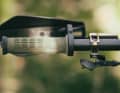 Die Bremsschellen sind mit einem Gewinde versehen. Hier können beispielsweise der Remote für die Teleskopstütze oder ein Schalthebel direkt oder über einen Matchmaker befestigt werden.
