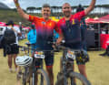 Unser Bike-Reporter Markus Weinberg und Teamkollege Udo Müller schaffen es unverletzt und sehr zufrieden ins Ziel. Glückwunsch euch beiden!