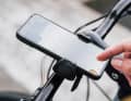 Die Klemme ist so konstruiert, dass das gesamte Display während der Fahrt sichtbar und bedienbar bleibt