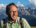 Wirt David Piazza verbringt neun Monate im Jahr auf der Raschötzhütte – oder wie die Ladiner sagen, der Ütia de Resciesa.