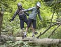 Umweltfreundlich, multifunktional und preiswert: Vaude hat mit der Loamer Rain Jacket eine spannende Regenjacke für Trail und Alltag im Sortiment