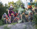 Petra - und auch Team Kollege Nico kommen unfallfrei und mit nur jeweils einem Platten durch.