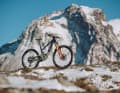 Ein Rocky Mountain in den Rocky Mountains: Die Kanadier präsentieren ihr neues Enduro Altitude für 2024 in unverkennbarer Weise.