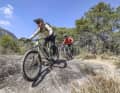 Light E-MTB mit Handling-Vorteil oder doch lieber Power-Bike ohne Reichweitenangst? Beim EMTB Trailcamp testen wir mit Lesern beide Optionen ausführlich im Gelände.