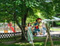Für Kinder ist einiges geboten, unter anderem ein großer Spielplatz ...