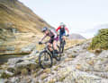 Das Whyte (im Bild vorne) könnte auch als Trailbike durchgehen.