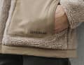 Sieht unfassbar warm aus – ist es auch: Die Jacke aus Berber-Fleece von Gorewear.