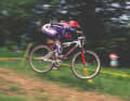 Auf einem der ersten Räder aus der Feder von Kalle Nicolai gewinnt Leigh Donovan 1995 den Downhill-Worldcup für Mongoose.